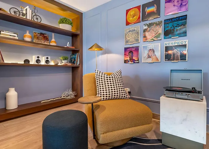 Brand New 2br Escape * Chicago